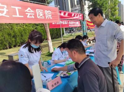 一天兩場(chǎng)義診！他們用“心”呵護(hù)群眾健康
