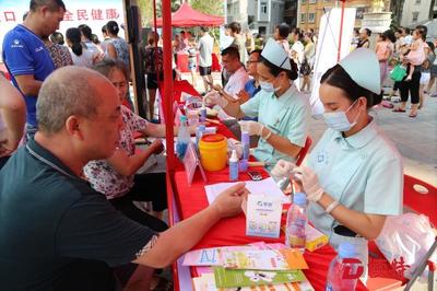 義診咨詢免費(fèi)服藥，福田區(qū)為流動(dòng)人口送上貼心“健康大餐”